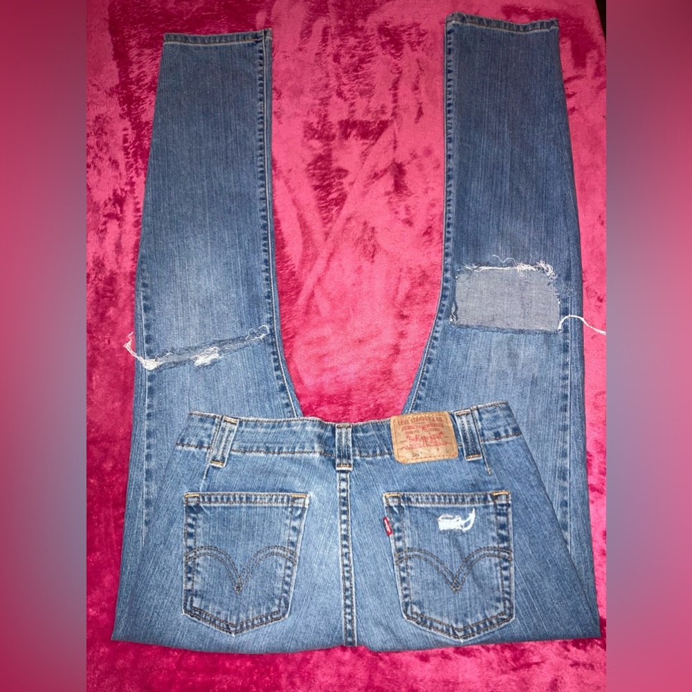 LEVIS BOOT CUT STRETCH DISTRESSED CUTOUT JEANS💕LOW RISE BOOT CUT. 6 MlS M